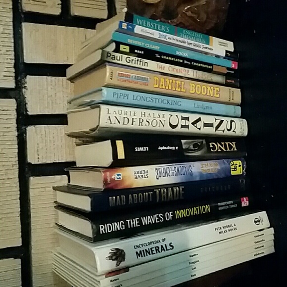 LOT of 17 Books - Picture 1 of 1